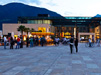 Piazzale antistante alle Terme di Merano, in Alto Adige