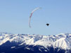 Volo in parapendio - vista di cime innevate